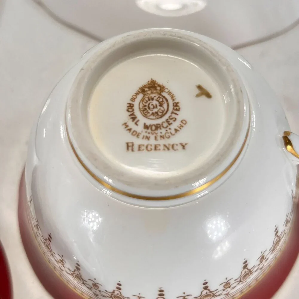 Vtg Royal Worcester Red Regency Tea Cup Saucer Set Of 2 Gold Trim England - Picture 5 of 15